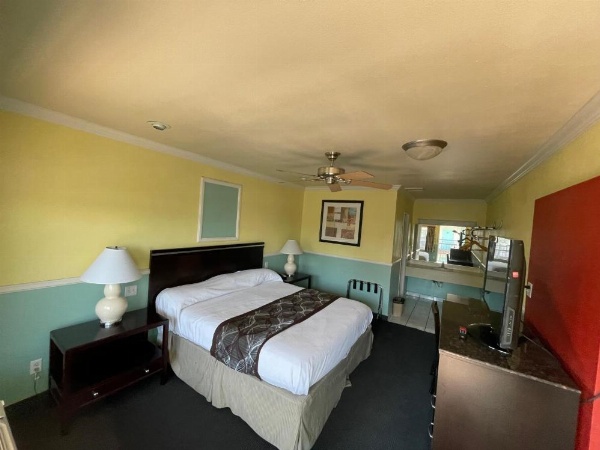 Hollywood Guest Inn image 11