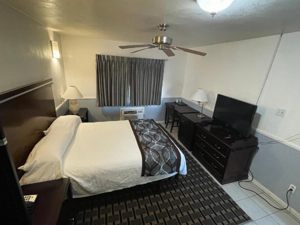 Hollywood Guest Inn image 6